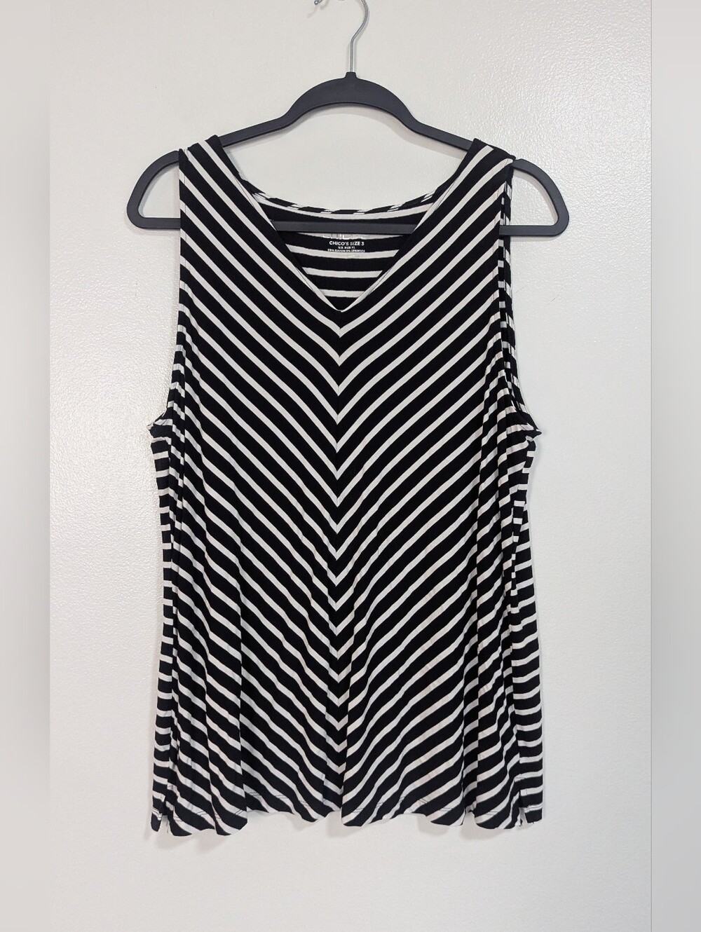 Chico's Size 3 XL Black White Chevron Striped Sleeveless V-Neck Tank Top